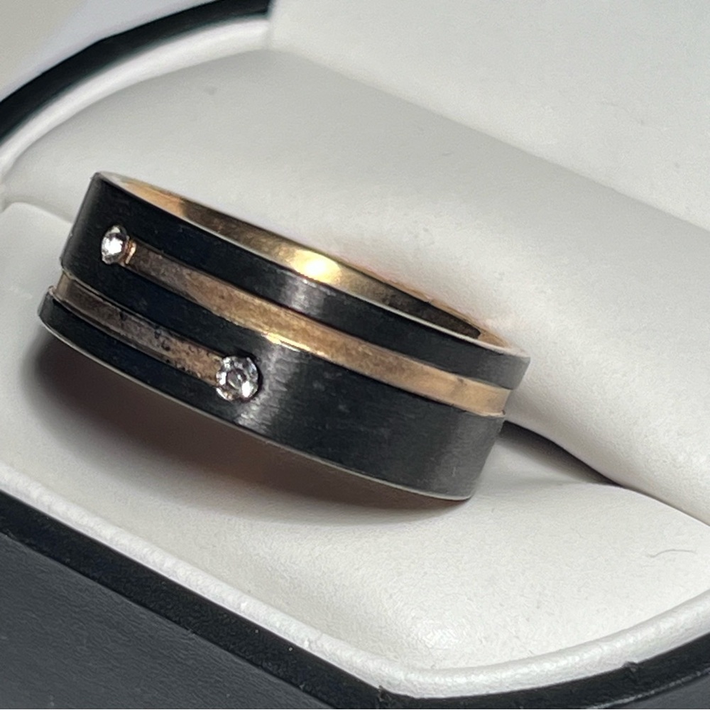 Men’s Gold Groove Engagement Ring